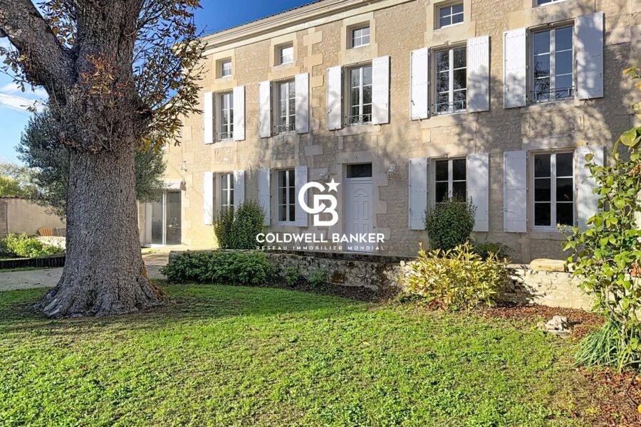 Maison à vendre à Saint-Martin-de-Juillers — Vue parc & jardin — photo 19