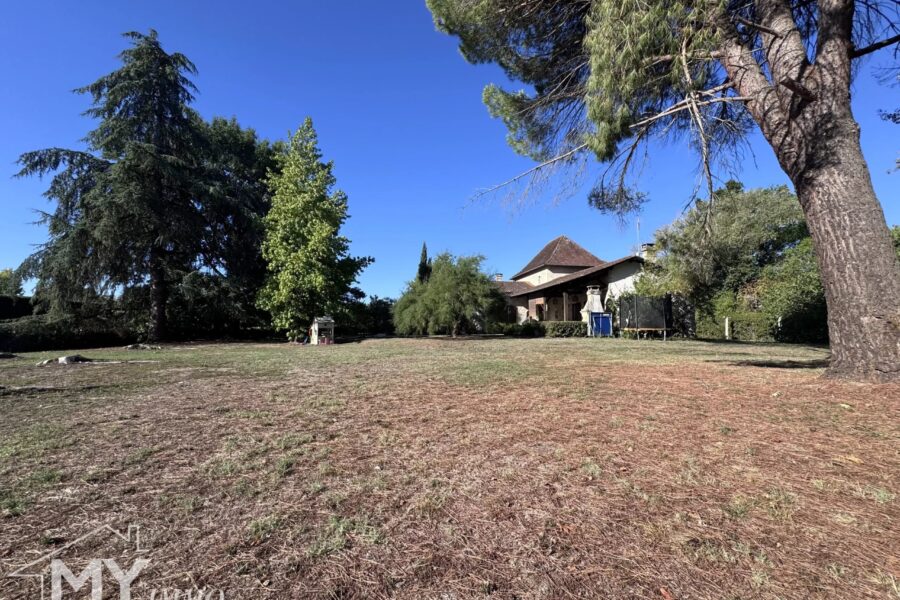 Maison à vendre à Pineuilh — Vue parc & jardin — photo 1