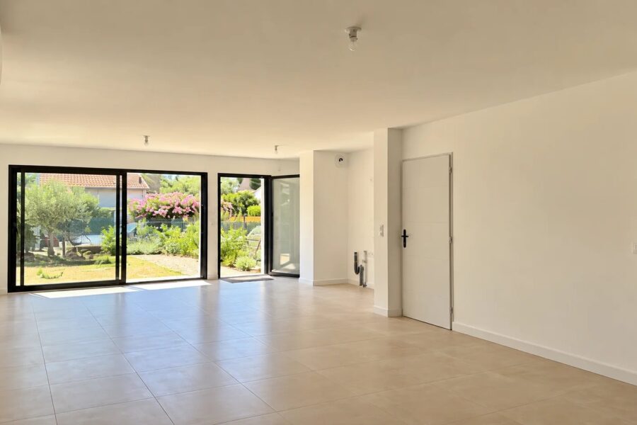 Maison à vendre à Saint-Raphaël — Vue parc & jardin — photo 3