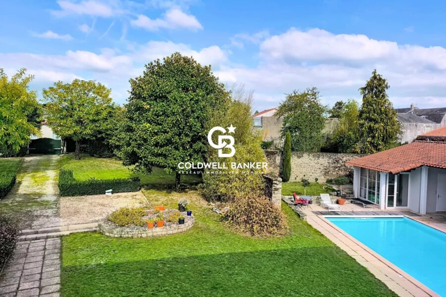 Maison à vendre à Les Herbiers — Vue parc & jardin — photo 6