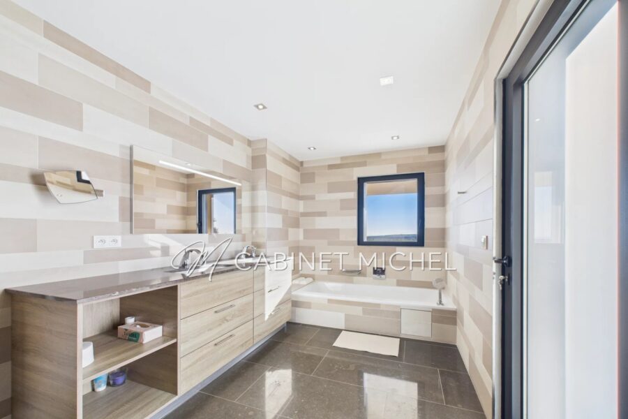 Maison à vendre à Roquefort-les-Pins — Vue mer — photo 18