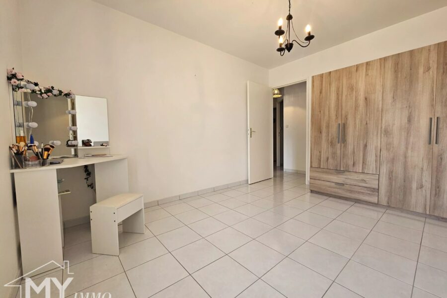 Maison à vendre à Saint-Méard-de-Gurçon — Vue sur la ville — photo 11