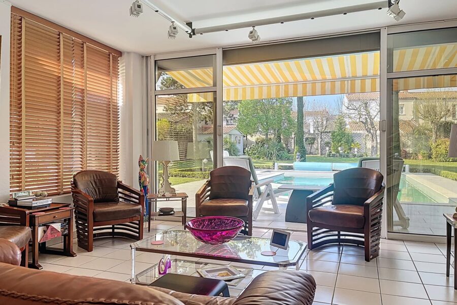 Maison à vendre à La Rochelle — Vue parc & jardin — photo 1