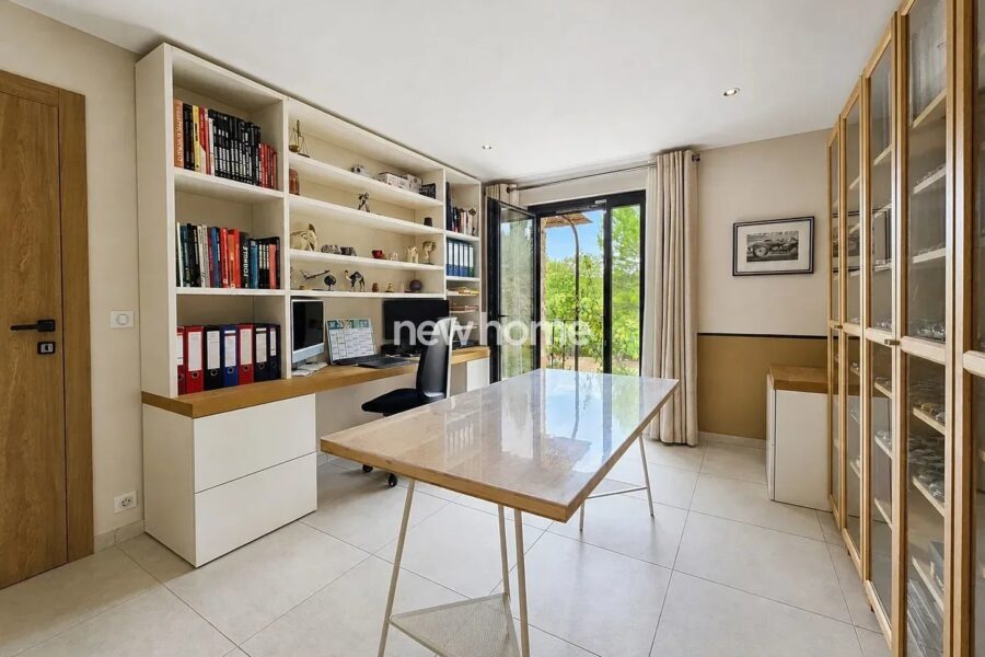 Maison à vendre à Saint-Antonin-du-Var — Vue montagne — photo 31