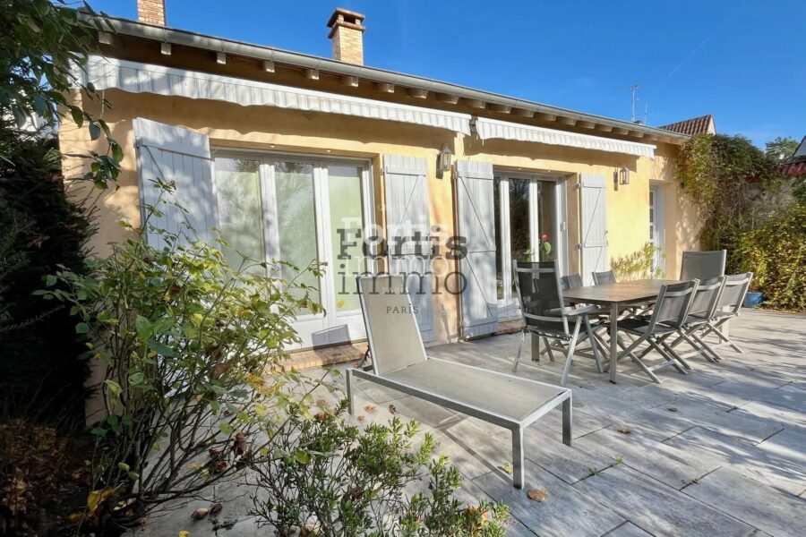 Maison à vendre à Saintry-sur-Seine — Vue parc & jardin — photo 24