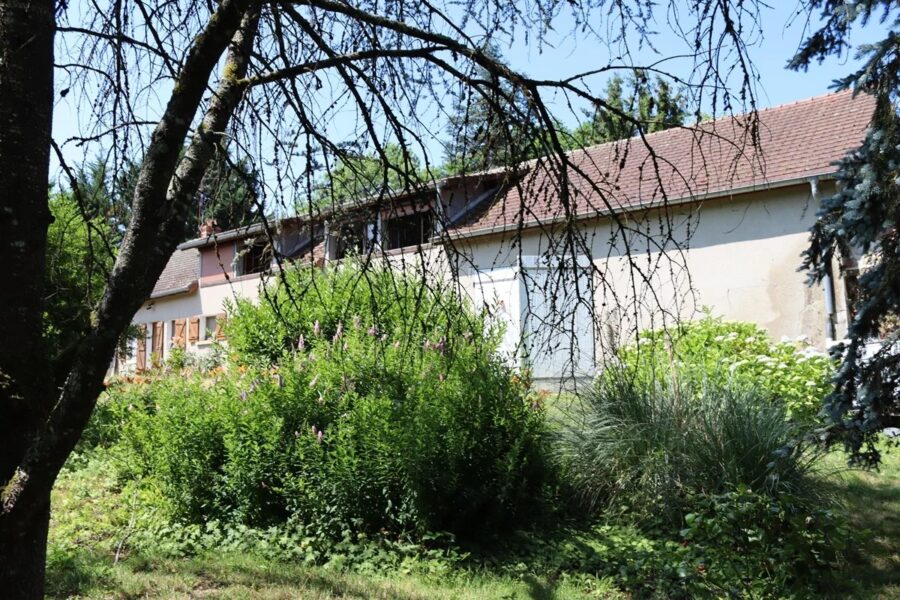 Maison à vendre à Saint-Didier-sur-Arroux — Vue montagne — photo 6
