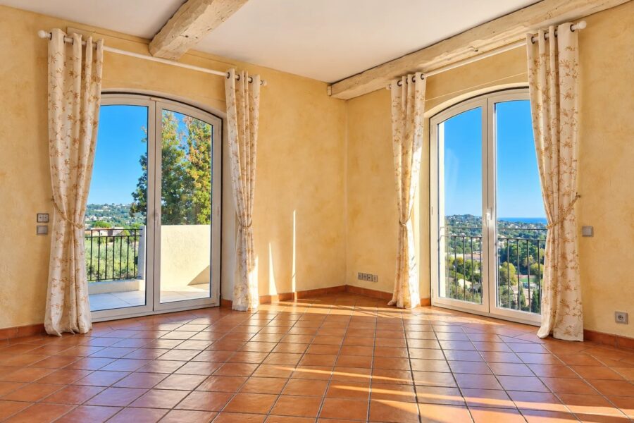 Maison à vendre à La Colle-sur-Loup — Vue mer — photo 8