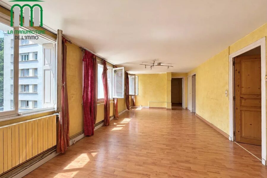 Appartement à vendre à Saint-Étienne — Vue sur la ville — photo 2