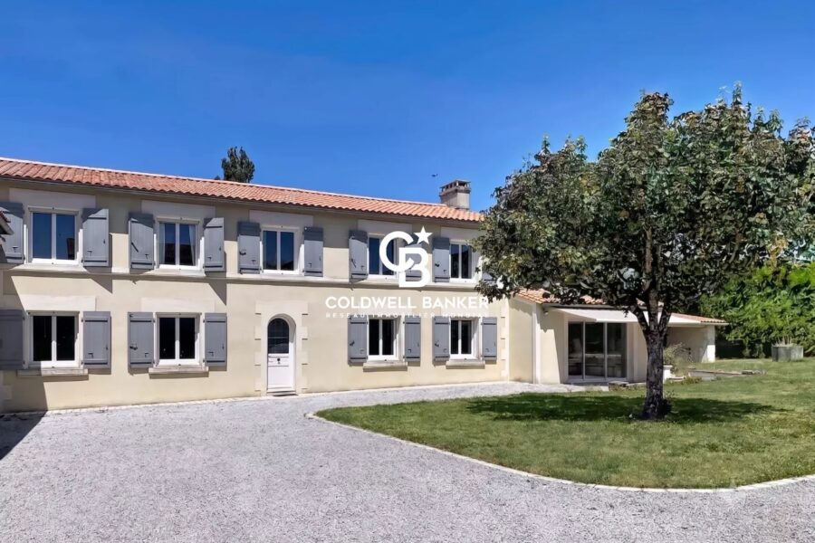 Maison à vendre à Sainte-Lheurine — Vue parc & jardin — photo 2