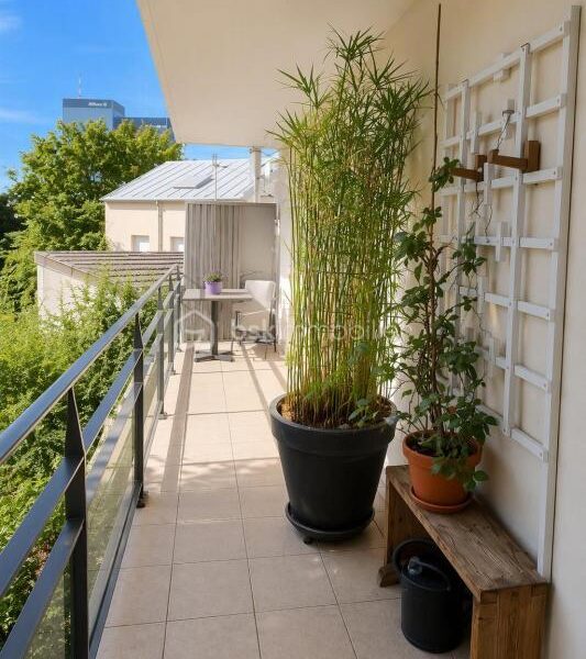 Appartement à vendre à Bagnolet — Vue parc & jardin — photo 1
