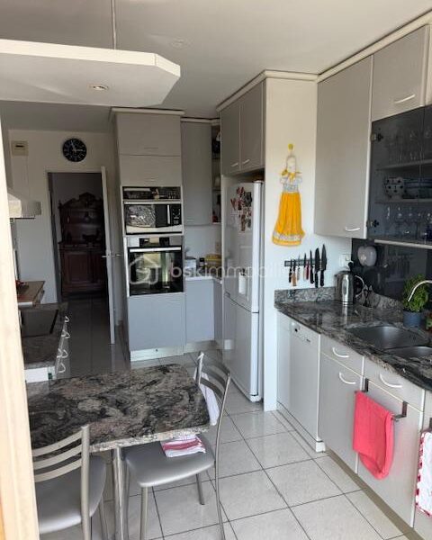 Appartement à vendre à Salon-de-Provence — Vue sur la ville — photo 5