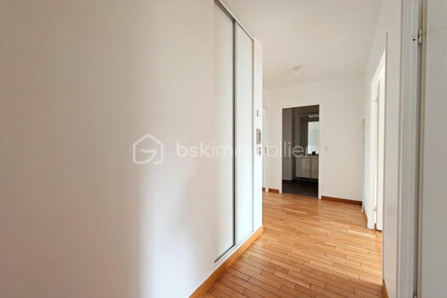Appartement à vendre à Saint-Cyr-l&rsquo;École — Vue dégagée — photo 6