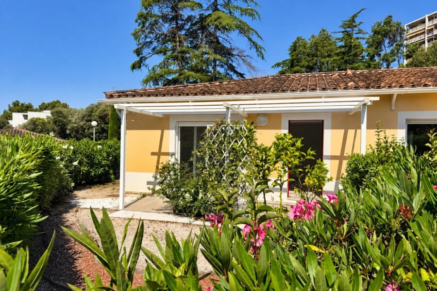 Appartement à vendre à Saint-Raphaël — Vue parc & jardin — photo 2