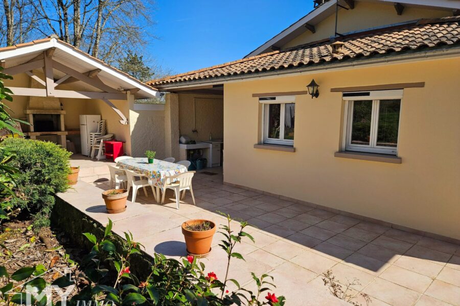 Maison à vendre à La Roquille — Vue parc & jardin — photo 4