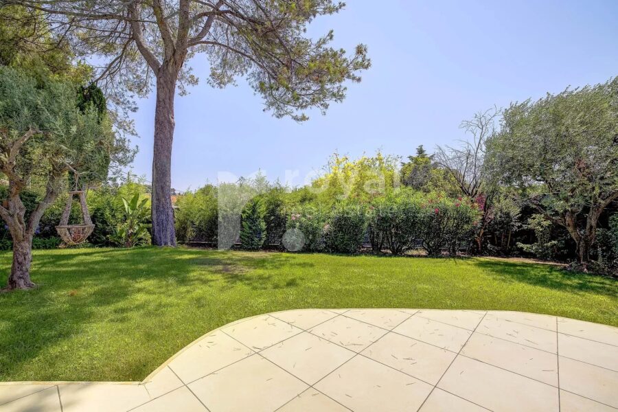 Maison à vendre à Mougins — Vue parc & jardin — photo 12