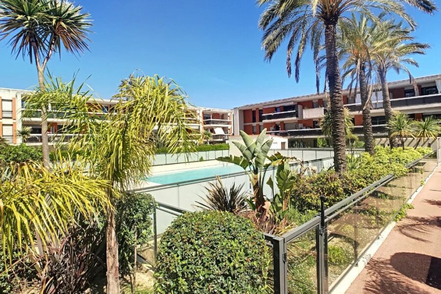 Appartement à vendre à Villeneuve-Loubet — Vue mer — photo 2