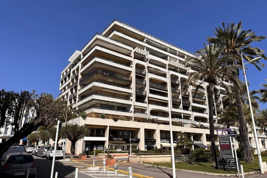 Appartement à vendre à Juan-les-Pins — Vue mer — photo 2