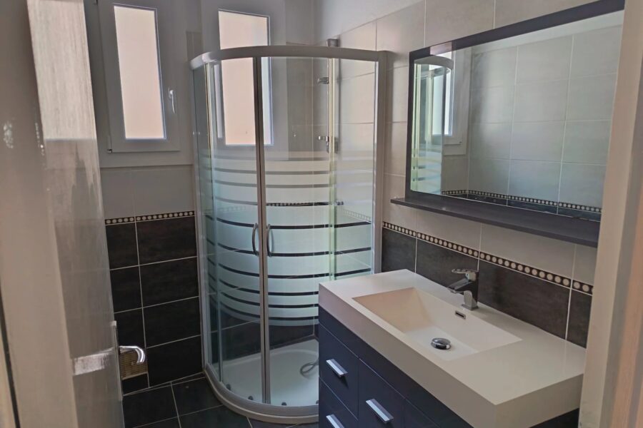 Maison à vendre à Le Broc — Vue parc & jardin — photo 7