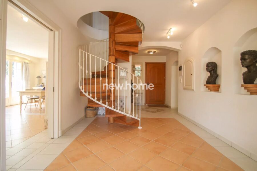 Maison à vendre à Saint-Raphaël — Vue golf — photo 16