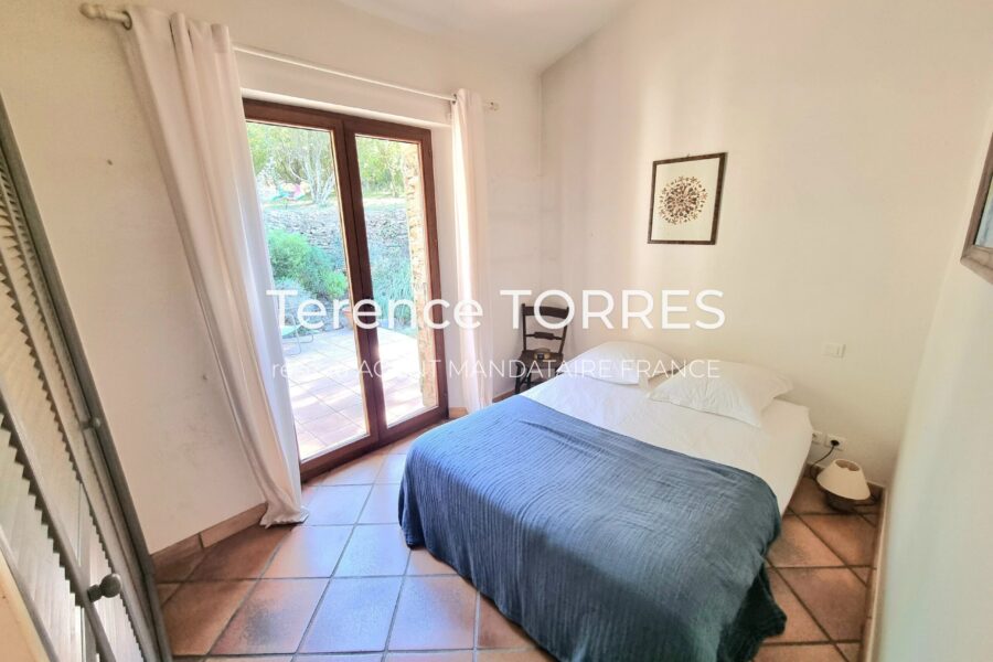 Maison à vendre à La Garde-Freinet — Vue montagne — photo 7
