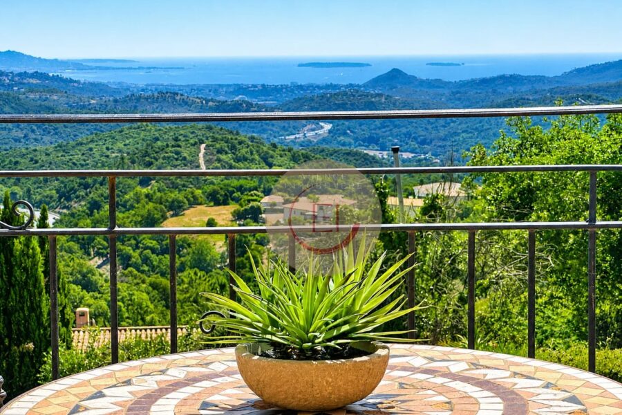 Maison à vendre à Les Adrets-de-l&rsquo;Estérel — Vue mer — photo 1