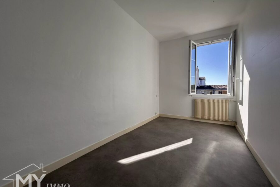 Maison à vendre à Sainte-Foy-la-Grande — Vue sur la ville — photo 11