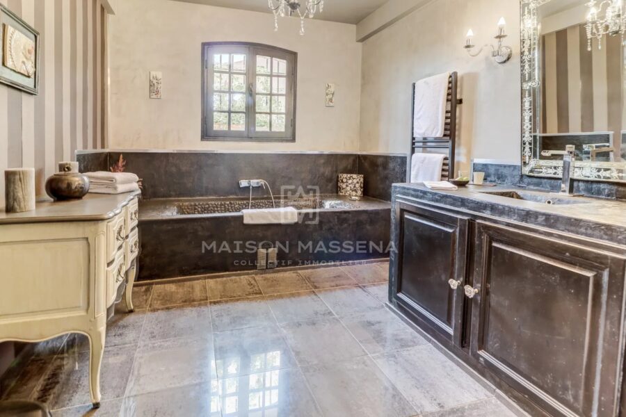 Maison à vendre à La Roquette-sur-Var — Vue montagne — photo 12