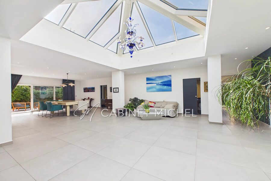 Maison à vendre à Le Rouret — Vue montagne — photo 8