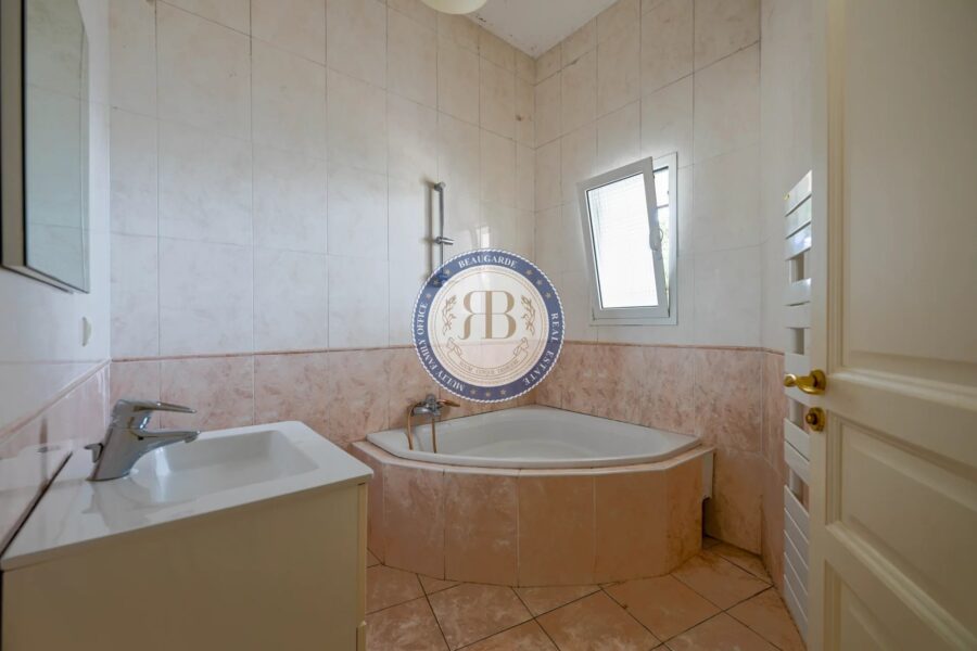 Maison à vendre à Châteauneuf-Grasse — Vue montagne — photo 12