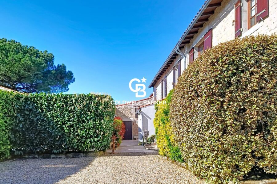 Maison à vendre à Bussac-sur-Charente — Vue parc & jardin — photo 3