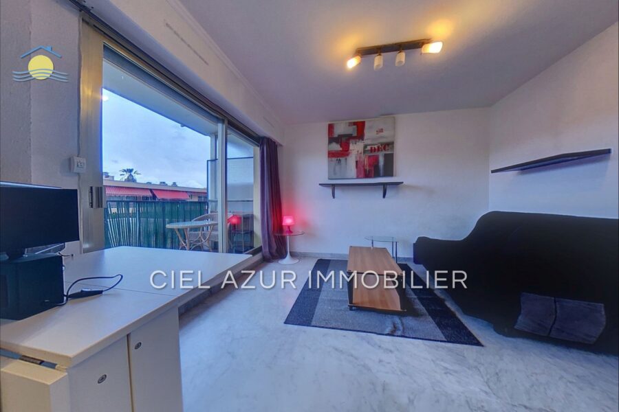 Appartement à louer à Juan-les-Pins — Vue sur la ville — photo 5