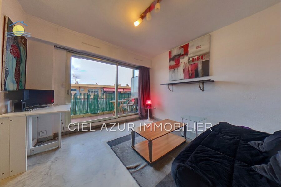 Appartement à louer à Juan-les-Pins — Vue sur la ville — photo 3