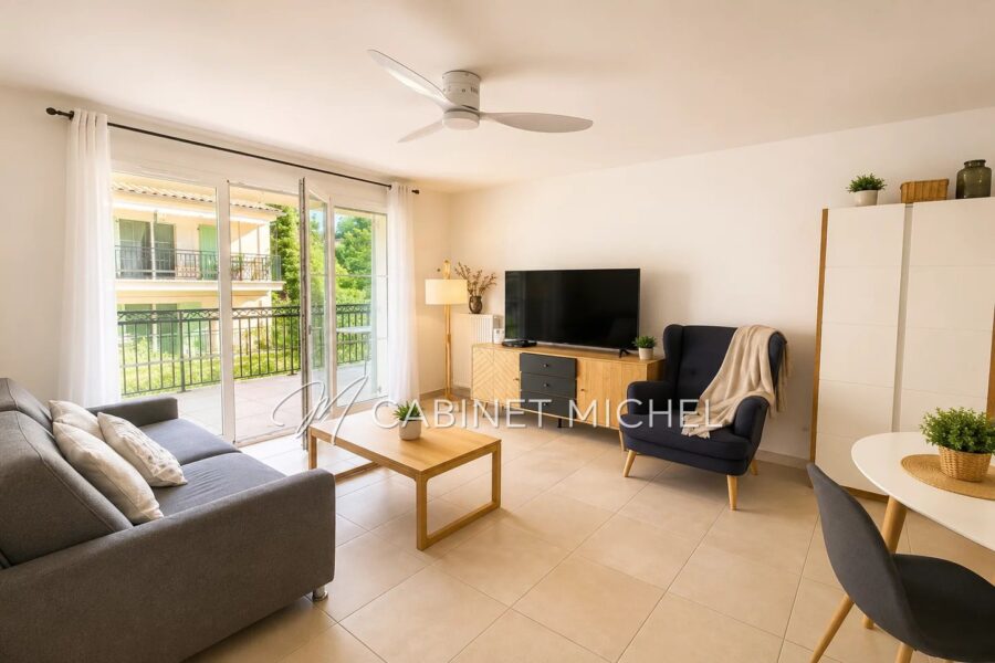Appartement à vendre à Roquefort-les-Pins — Vue parc & jardin — photo 2
