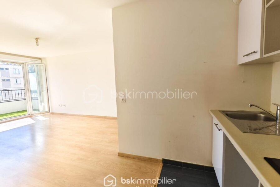 Appartement à vendre à Le Plessis-Trévise — Vue sur la ville — photo 6