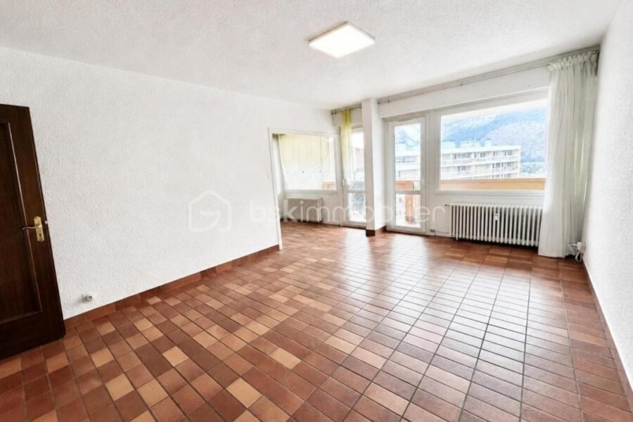 Appartement à vendre à Saint-Jean-de-Maurienne — Vue montagne — photo 7