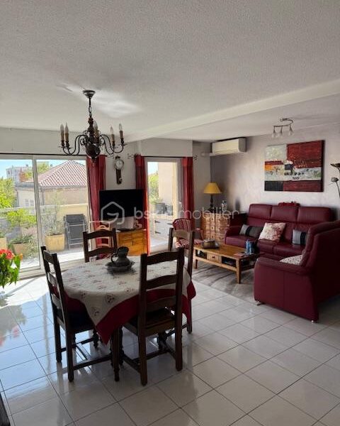 Appartement à vendre à Salon-de-Provence — Vue sur la ville — photo 6