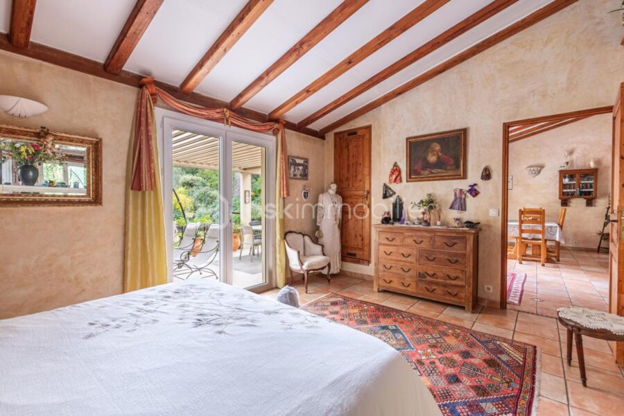 Maison à vendre à Saint-Raphaël — Vue parc & jardin — photo 6