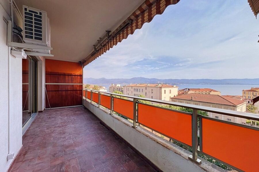 Appartement à louer à Ajaccio — Vue mer — photo 1
