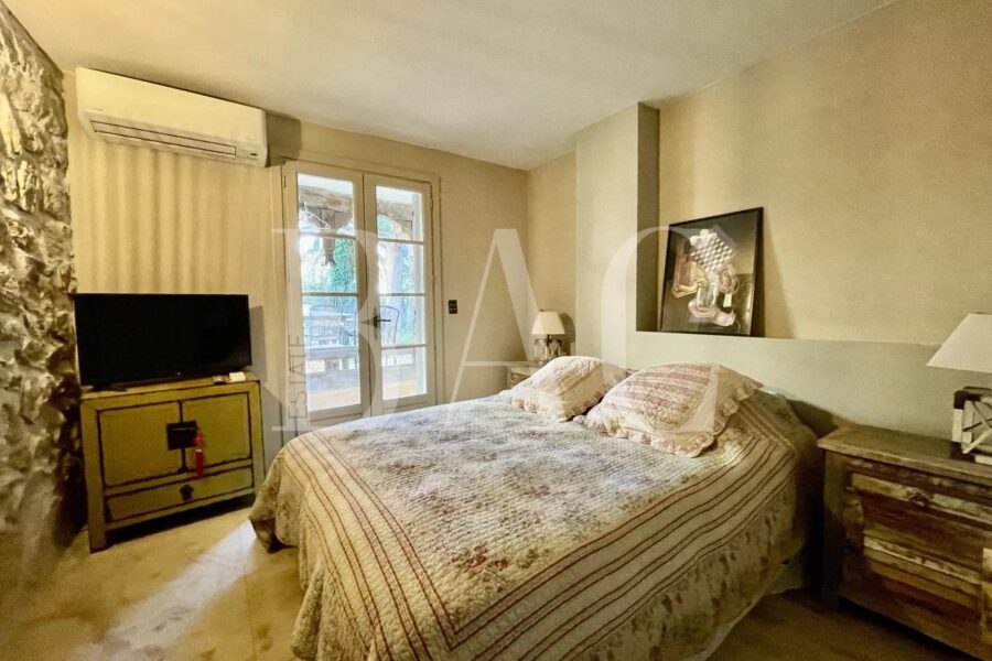 Maison à vendre à Sainte-Maxime — Vue parc & jardin — photo 21