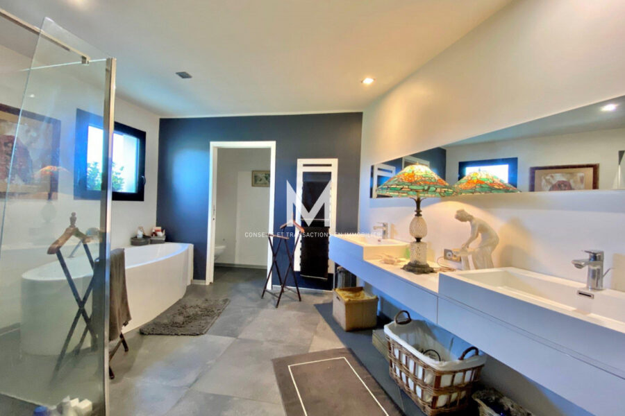 Maison à vendre à Le Plan-de-la-Tour — Vue vignes — photo 10