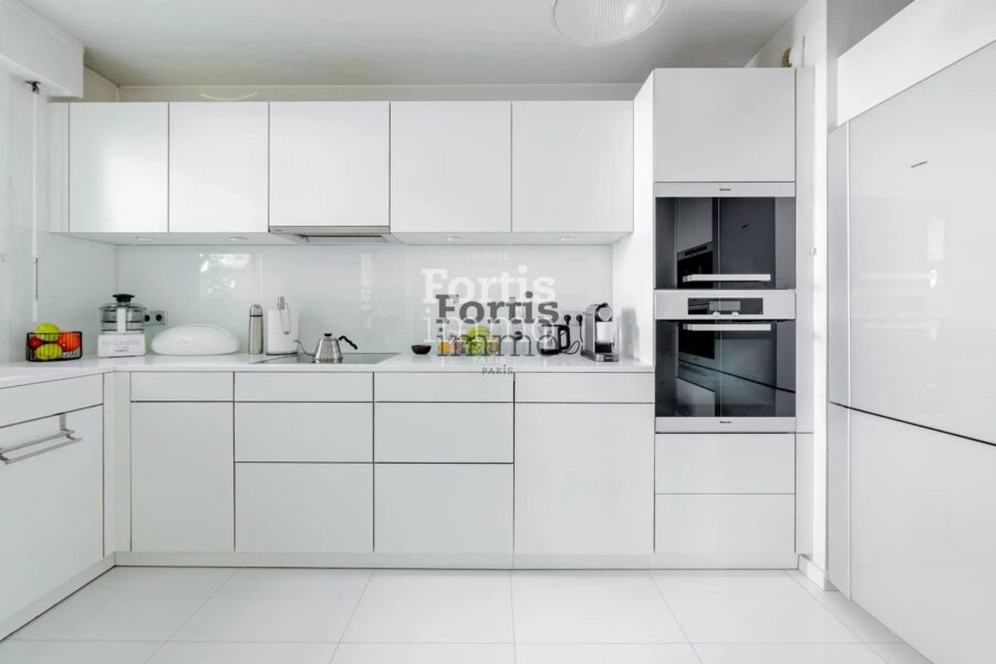 Appartement à vendre à Paris 20e arrondissement — Vue sur la ville — photo 7