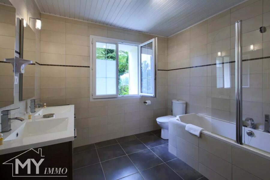 Maison à vendre à Les Lèves-et-Thoumeyragues — Vue montagne — photo 42