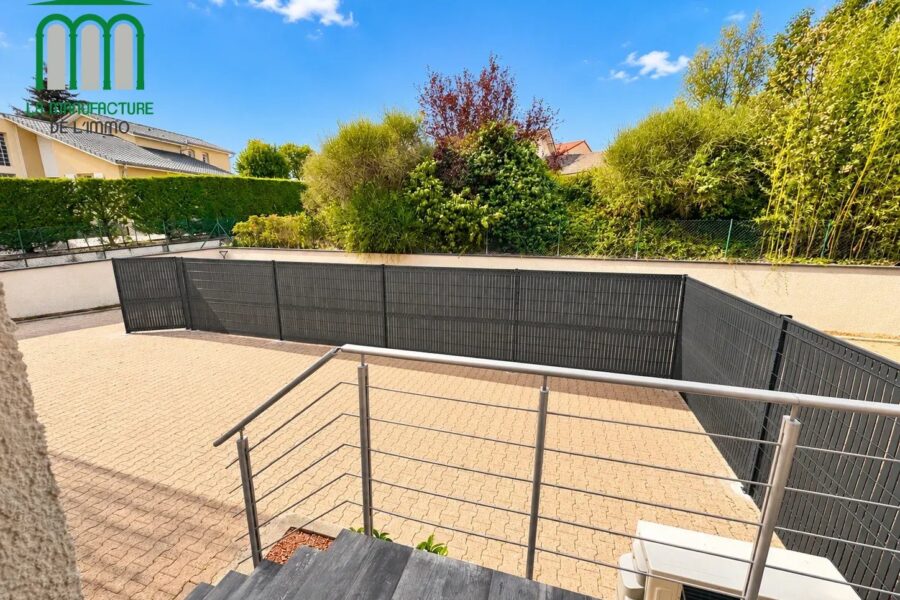Appartement à vendre à Saint-Étienne — Vue sur la ville — photo 2
