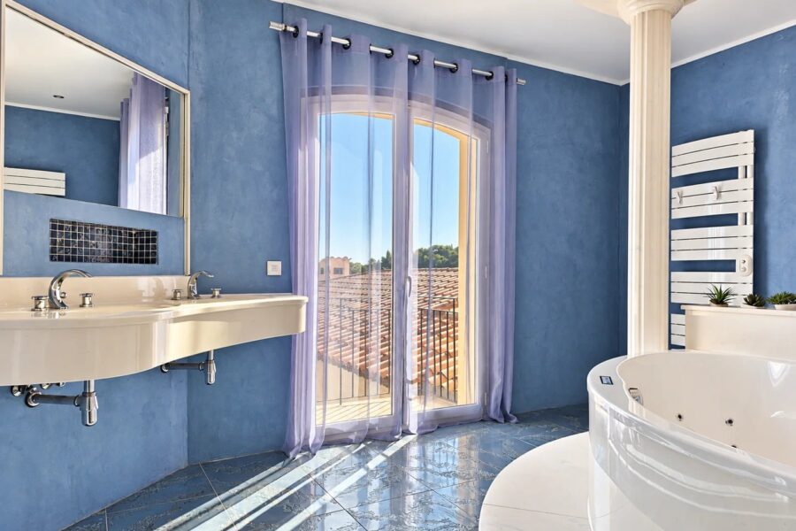 Maison à vendre à La Colle-sur-Loup — Vue mer — photo 9