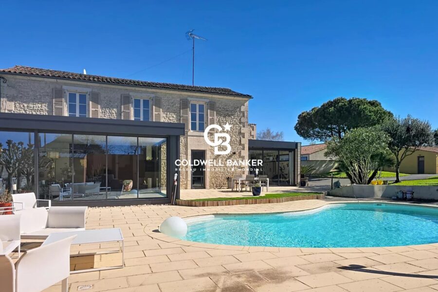 Maison à vendre à Fontenay-le-Comte — Vue parc & jardin — photo 2