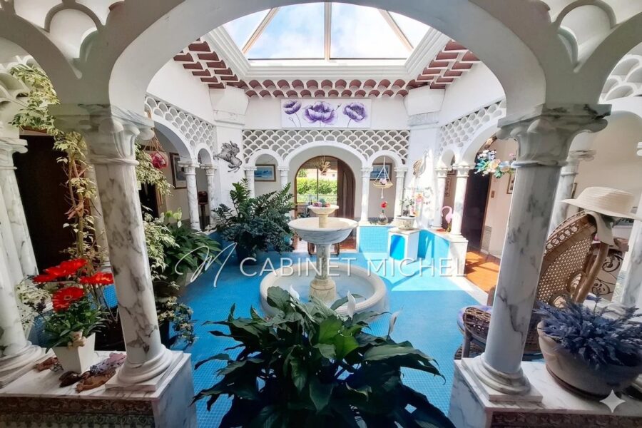 Maison à vendre à Roquefort-les-Pins — Vue parc & jardin — photo 3