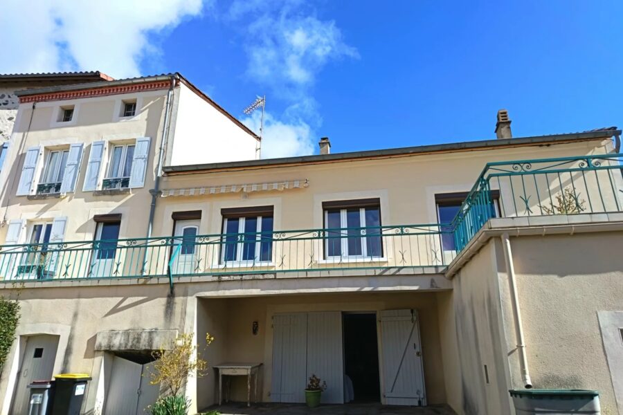 Maison à vendre à Le Broc — Vue parc & jardin — photo 2