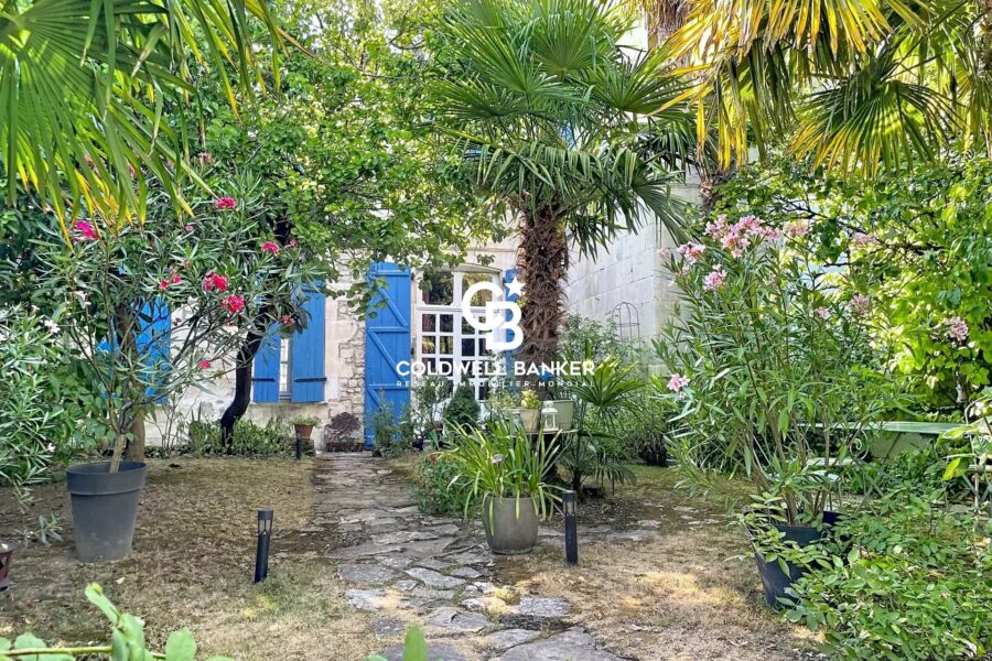 Maison à vendre à Saint-Jean-d&rsquo;Angély — Vue parc & jardin — photo 8