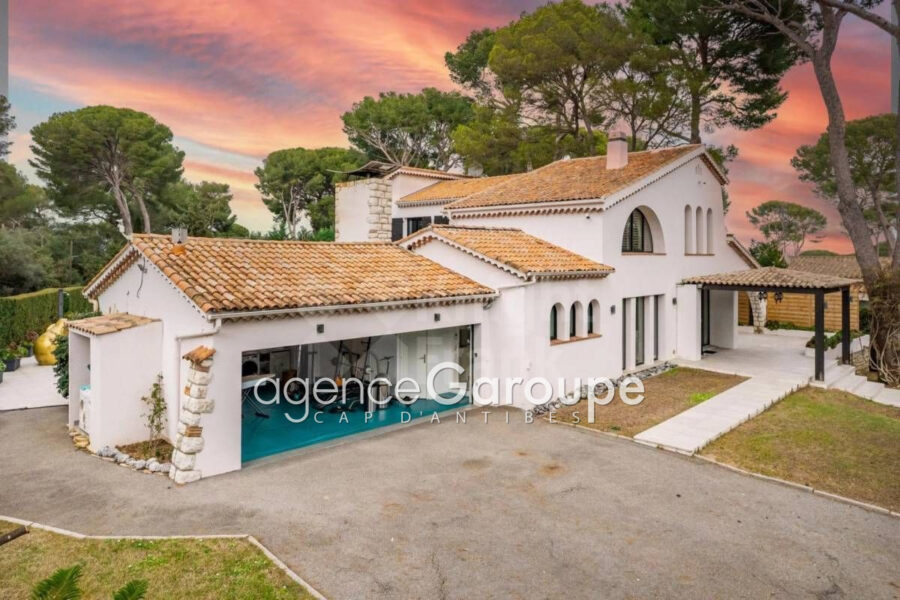 Maison à vendre à Cap-d&rsquo;Antibes — Vue parc & jardin — photo 3