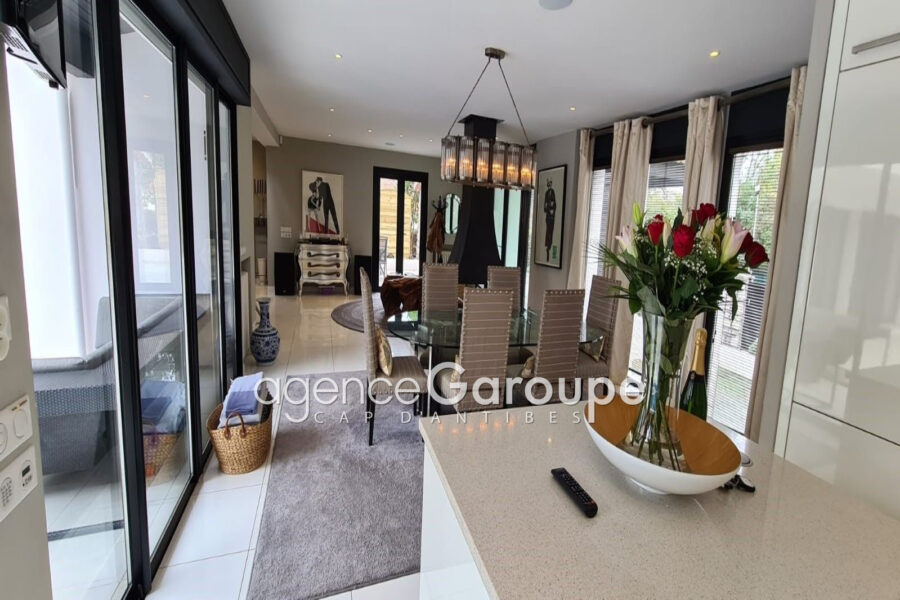Maison à vendre à Cap-d&rsquo;Antibes — Vue parc & jardin — photo 6